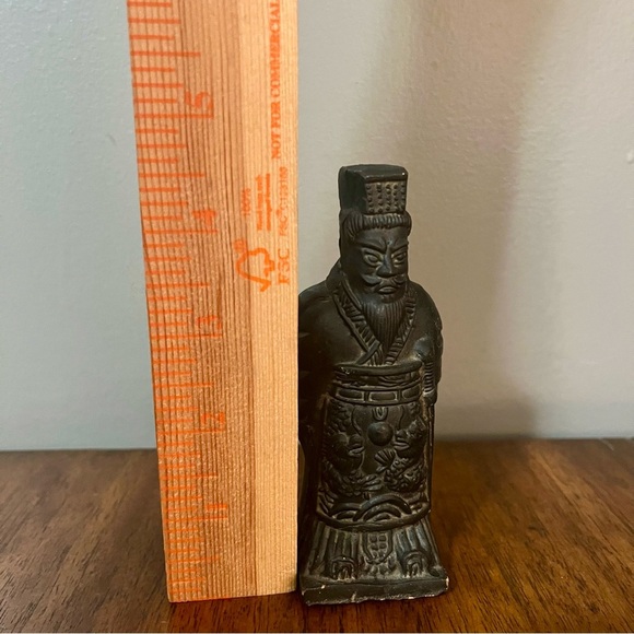 Vintage Chinese Terracotta
Clay Warrior Soldier 4.75" Tall
Figurine Replica. - Picture 9 of 9